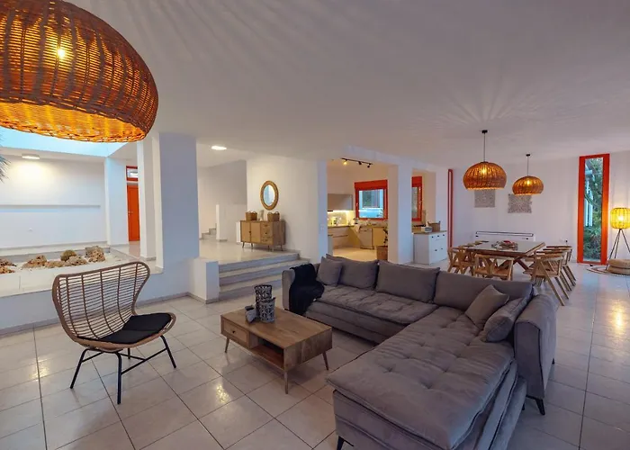 Villa Seven Lakhania